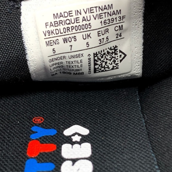 Converse Hello Kitty Sneakers Unisex Shoes - Picture 5 of 7